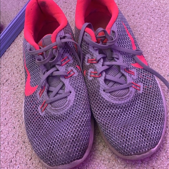 Nike shoes - Picture 4 of 4